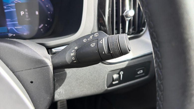 Volvo Xc60 2.0 B4D R DESIGN 5dr AWD Geartronic Diesel Estate